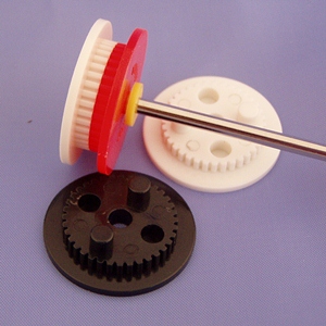 Pulley: Nylon two part 20 mm diameter with central hole of 4.00mm. Pk/10 (TS0203)